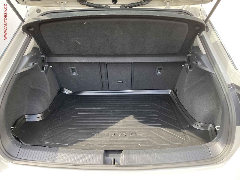 Volkswagen T-Roc (2022) 1.0 TSi, Life, LED, kamera - fotka 7 z 18