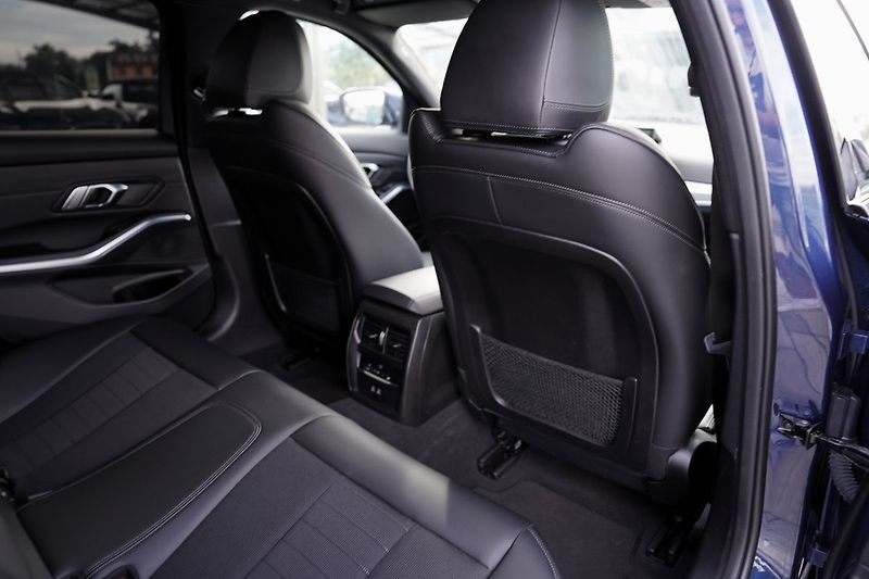 BMW Řada 3 320d xDrive/Lasery/kůže/1.maj. - fotka 27 z 40
