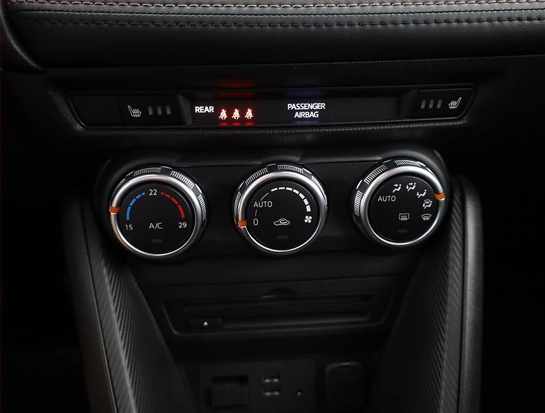 Mazda CX-3 (2016) 2.0 Skyactiv-G, Navi, Tempomat - fotka 11 z 18