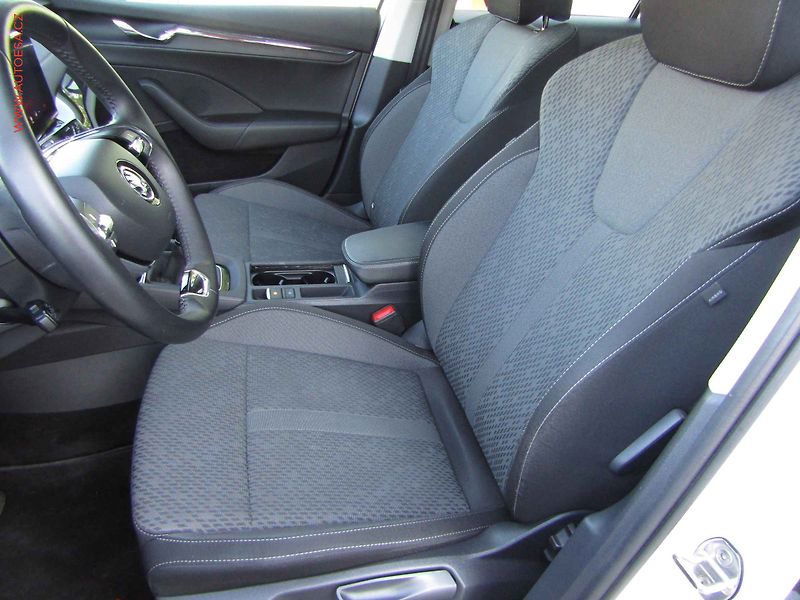 Škoda Octavia (2022) 2.0 TDi, ČR, Style, LED - fotka 9 z 17