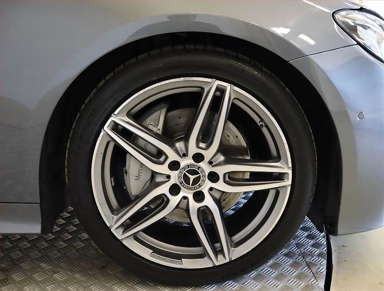Mercedes-Benz Třídy E (2018) AMG Paket E 200 - fotka 15 z 26