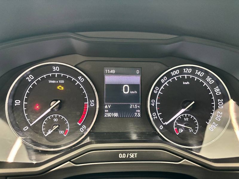 Škoda Superb (2017) Style 2.0 TDI (110kW/150k) DSG - fotka 17 z 29