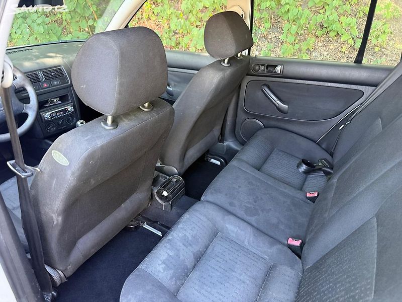 Volkswagen Golf (2004) 1.4i, 55kw Nová STK L+Z pneu - fotka 13 z 19