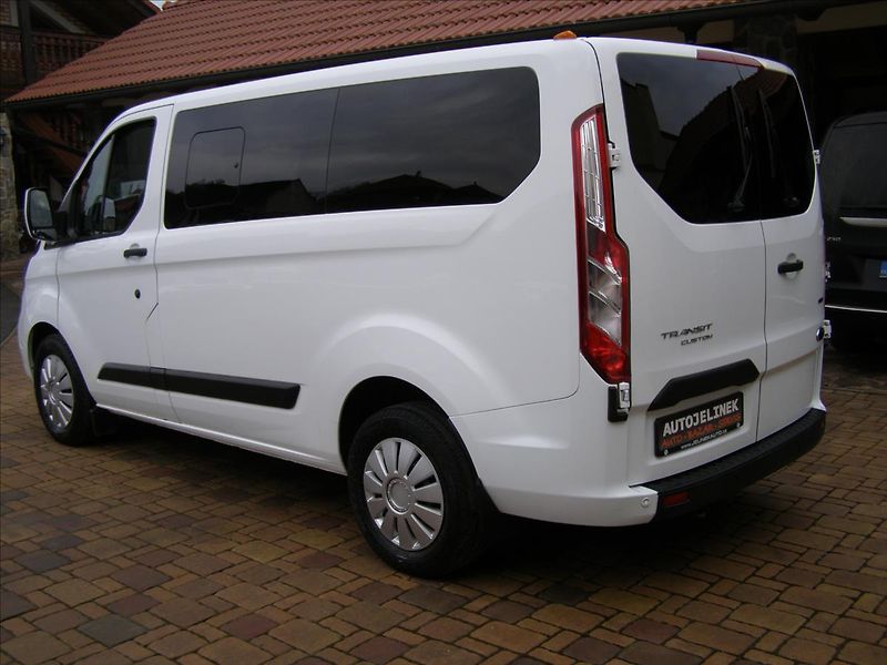 Ford Tourneo Custom 2,0   MINIBUS CUSTOM Facelift - fotka 3 z 28