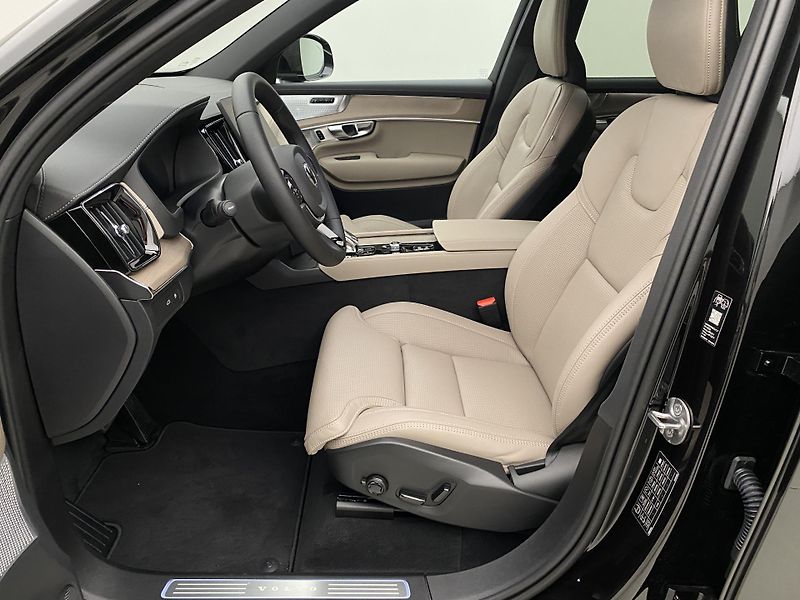 Volvo XC90 (2026) T8 AWD RECHARGE BRIGHT PLUS 7m - fotka 3 z 71
