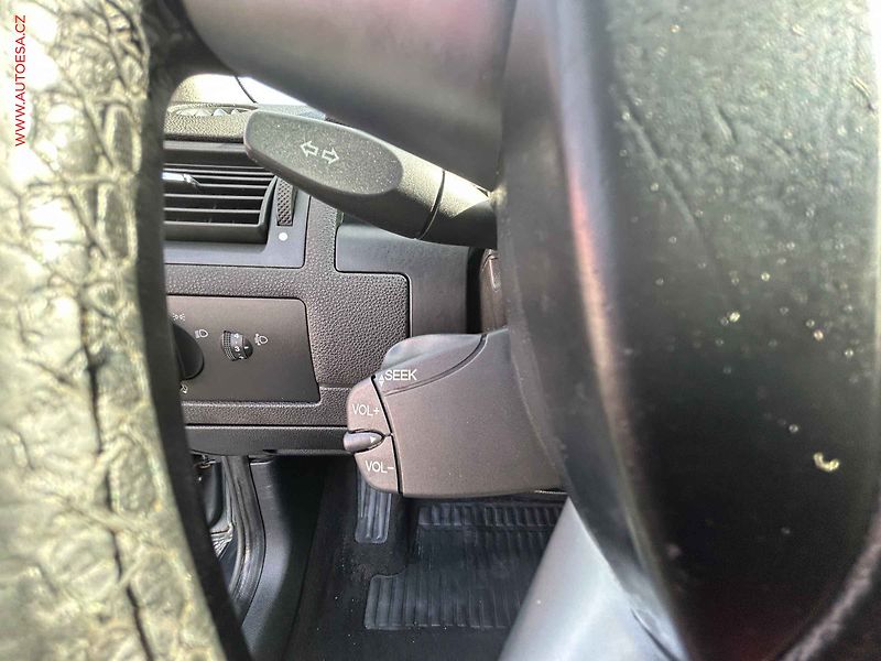 Ford Mondeo (2004) 1.8 16V, AC, výhřev sed - fotka 16 z 16