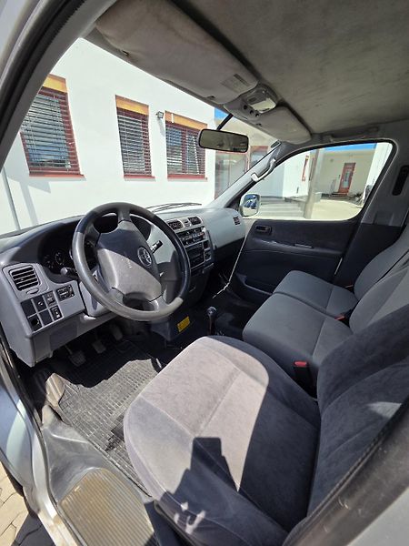 Toyota Hi-Ace (2009) - fotka 13 z 15