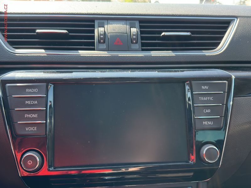 Škoda Superb (2015) 2.0 TDi 4x4, ČR, DSG, bixen - fotka 15 z 23
