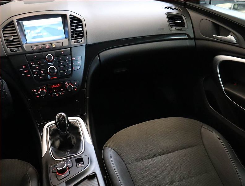 Opel Insignia (2009) 2.0 CDTI, Xenony, Tempomat - fotka 8 z 20