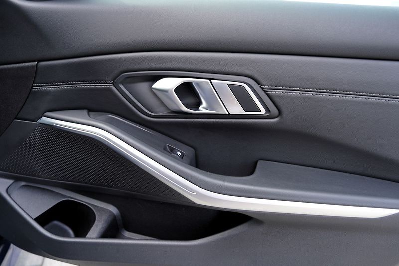 BMW Řada 3 320d xDrive/Lasery/kůže/1.maj. - fotka 18 z 40