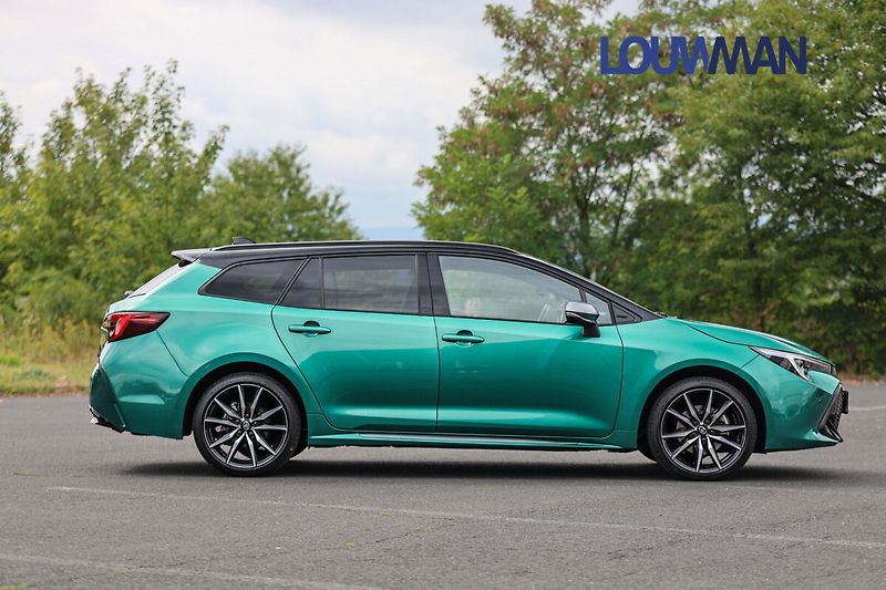 Toyota Corolla 2.0L HEV CVT GR SPORT - fotka 26 z 26
