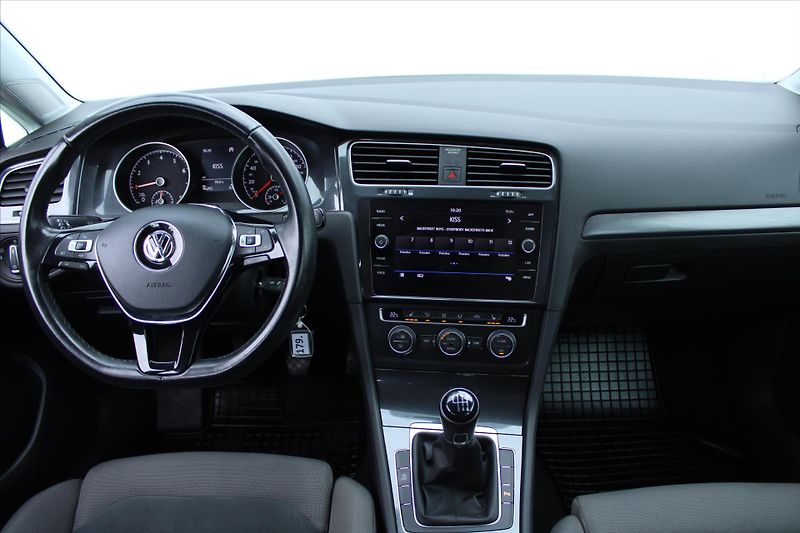 Volkswagen Golf 1.0 TSI 85kW COMFORTLINE ČR - fotka 12 z 26