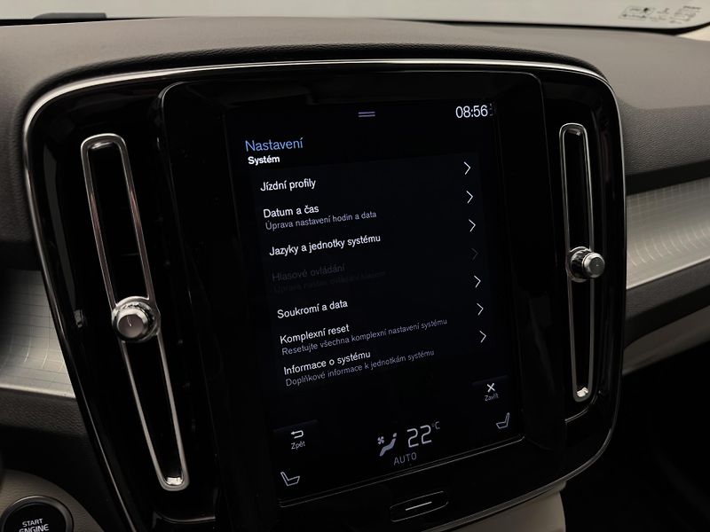 Volvo XC40 T3 MOMENTUM REZERVACE - fotka 40 z 47