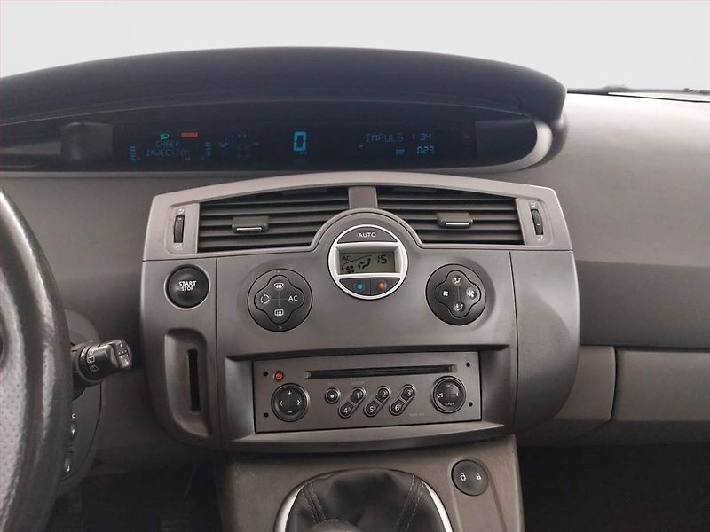 Renault Scénic (2003) 1.9 dCi, po STK, Tažné, Klima - fotka 11 z 17