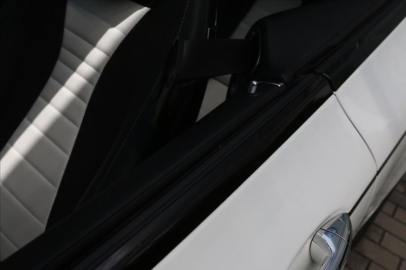 Mercedes-Benz Třídy E 4 MATIC 1.maj ČR DPH,59TKM - fotka 43 z 53