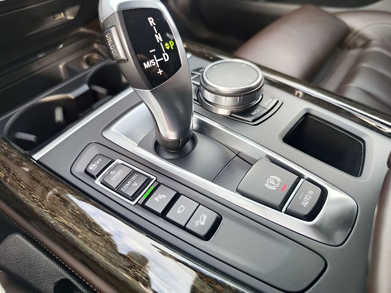 BMW X5 30d/190kW xDrive AT - fotka 29 z 38