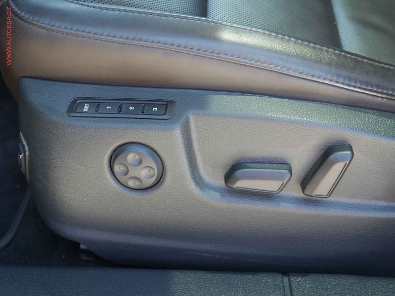 Škoda Superb (2015) 2.0TDi, Navi, bixen - fotka 13 z 26