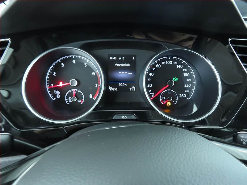 Volkswagen Touran (2023) 1.5 TSI - fotka 11 z 30