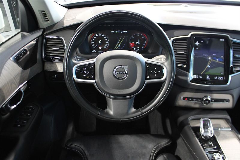 Volvo XC90 B5 AWD 173 kW Inscription Pole - fotka 16 z 36