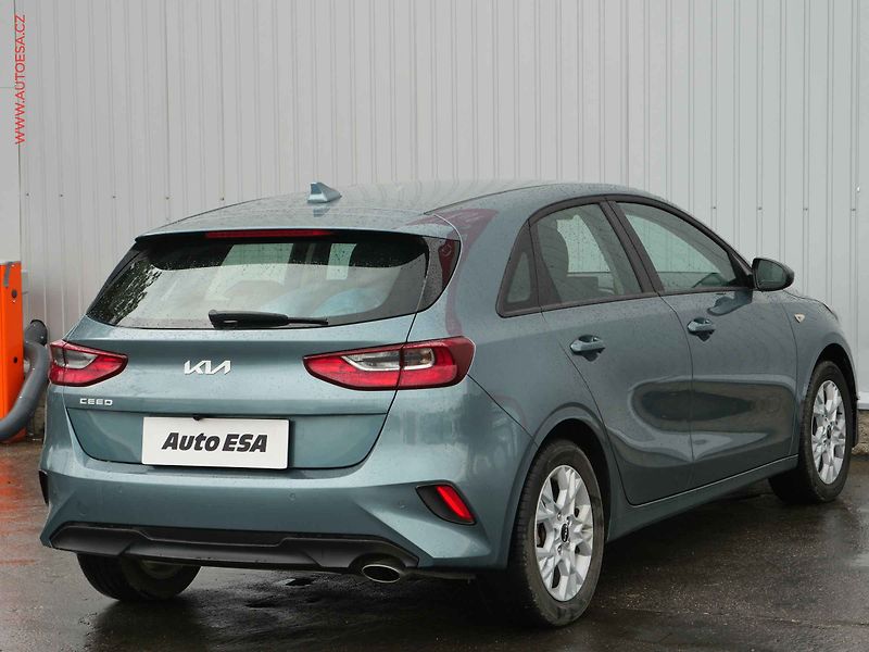 Kia Ceed (2024) 1.5 TGDi, 1.maj,ČR, AC - fotka 4 z 25