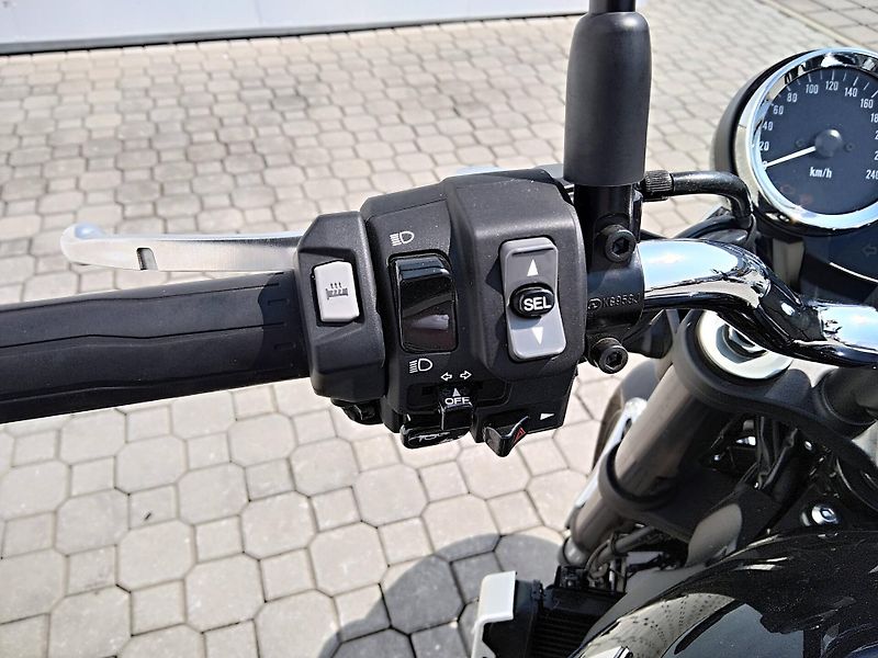 Kawasaki Z900RS - fotka 7 z 10