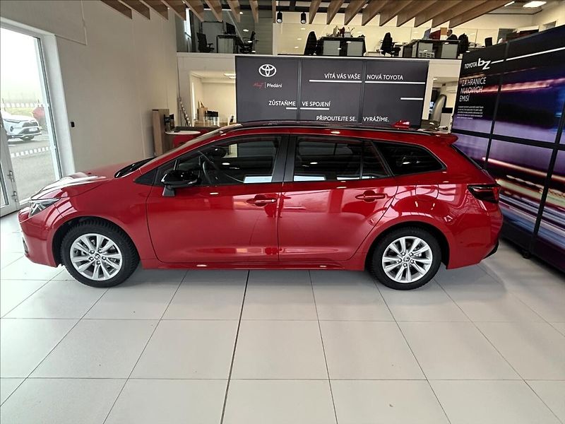 Toyota Corolla 1,8   TS Comfort Tech HEV - fotka 4 z 9