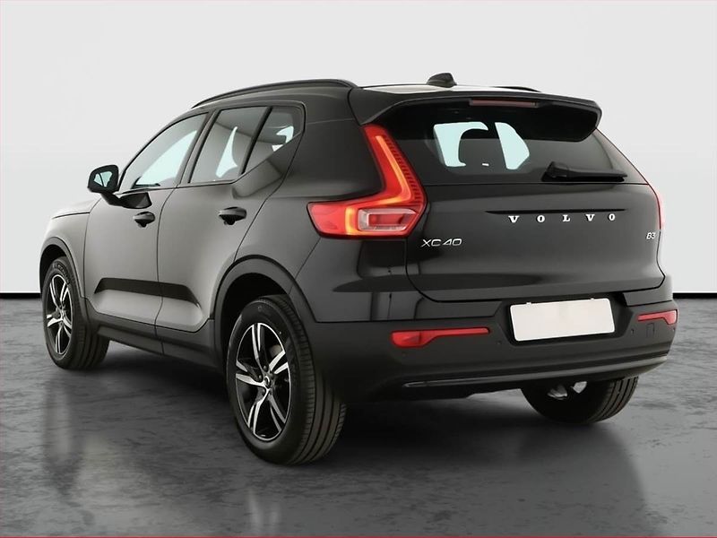Volvo XC40 (2026) B3 - fotka 4 z 22