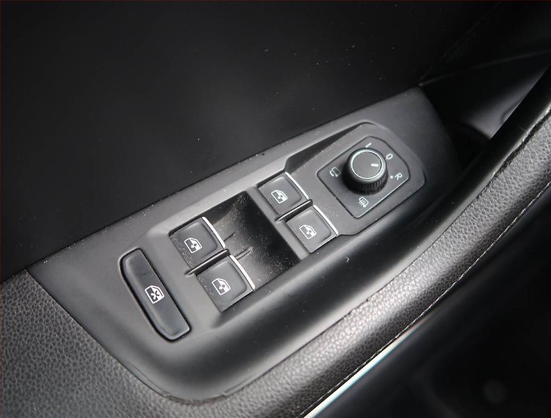 Volkswagen Passat (2018) R-Line 2.0 TDI, 4X4, Automat - fotka 17 z 21