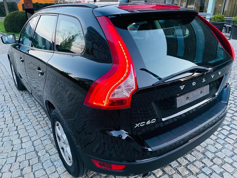 Volvo XC60 2.0D 5VÁLEC AUT VÝHŘEV SENZORY - fotka 17 z 44