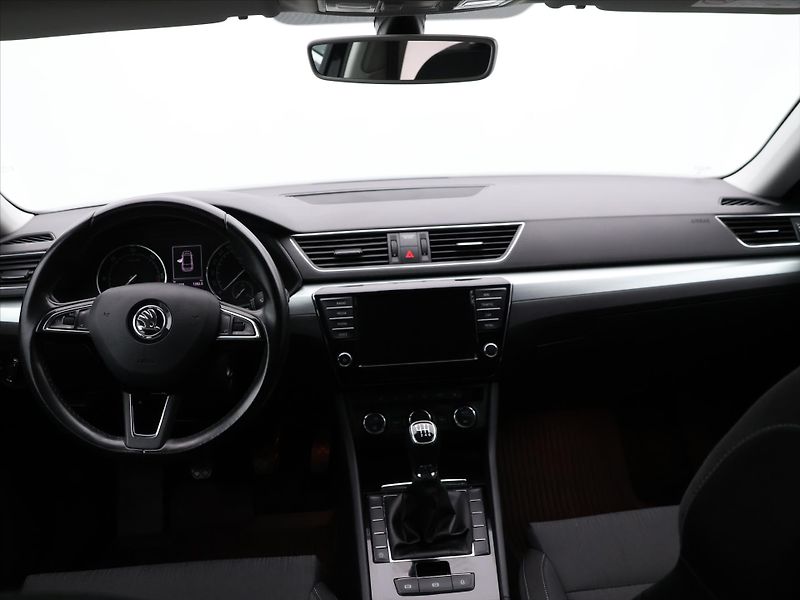 Škoda Superb 2,0 TDI 110kW CZ Aut.klima Nav - fotka 23 z 31