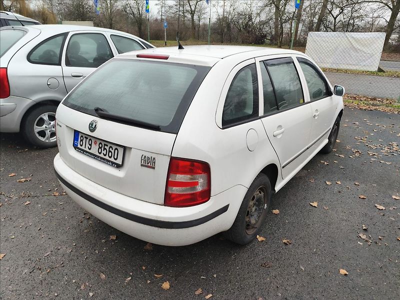 Škoda Fabia 1,4 i  po servise včetně rozvo - fotka 3 z 8