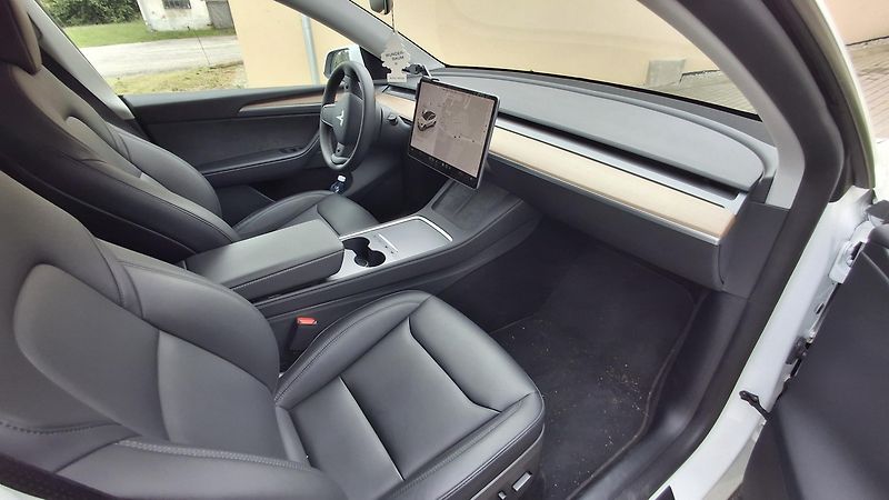 Tesla Model Y Long range dual motor EAP TZ - fotka 6 z 10