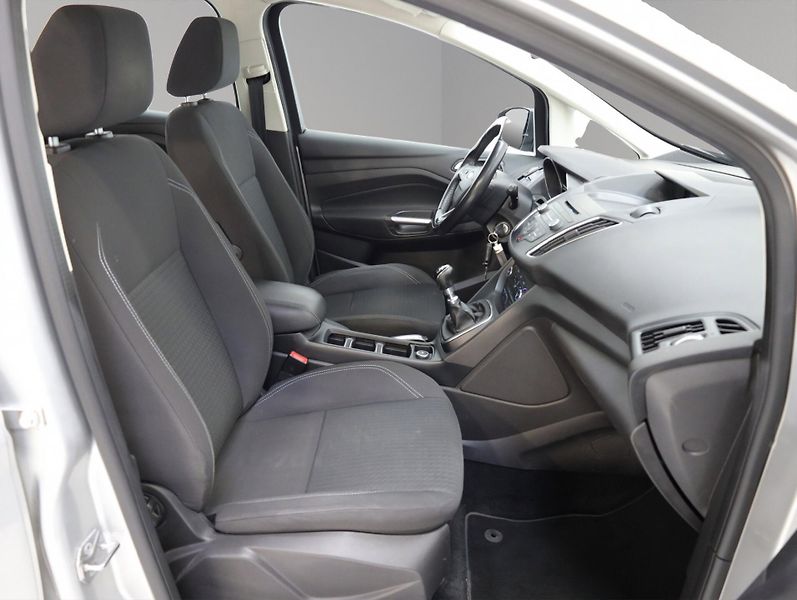 Ford C-MAX (2016) 1.maj, pravidelný servis, ČR - fotka 16 z 20