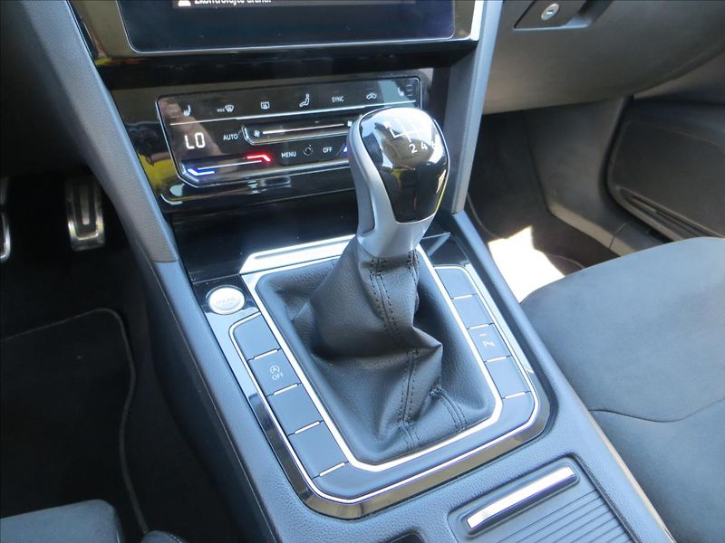 Volkswagen Arteon 2,0 TDI Elegance ČR - fotka 15 z 26