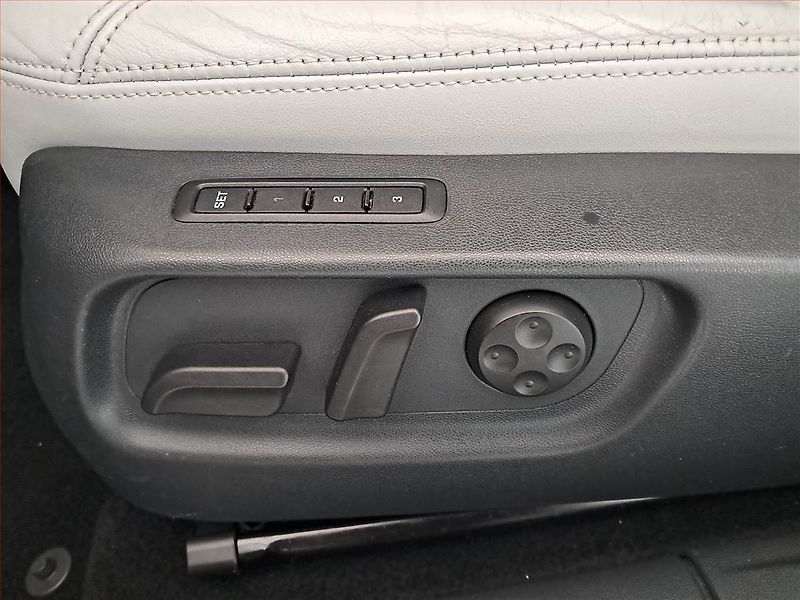Škoda Octavia (2011) 2.0 TDI, Xenony, Tempomat - fotka 17 z 17