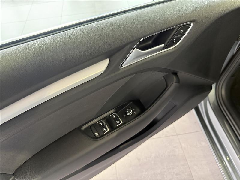 Audi A3 1,2   TFSI 81kW,ATTRACTION - fotka 8 z 21
