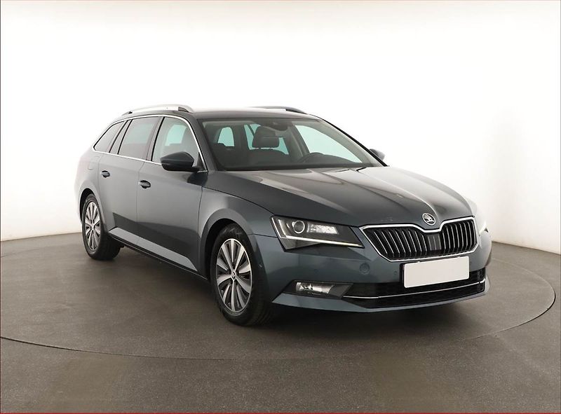 Škoda Superb (2017) 1.6 TDI, Navi, Xenony - fotografie inzerátu