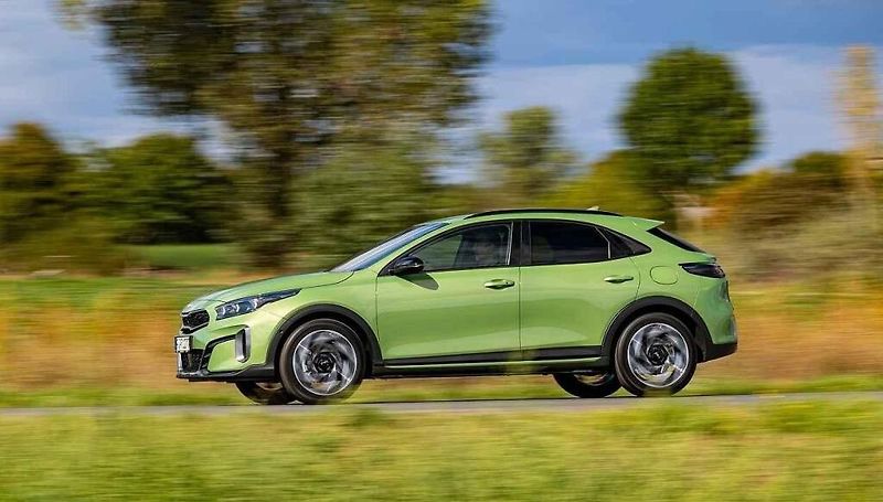 Kia XCeed. Výrazná maska chladiče dává autu sportovní charakter.