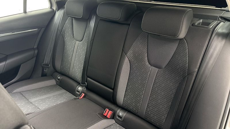 Škoda Octavia 2.0 TDI DSG Style Combi - fotka 16 z 26