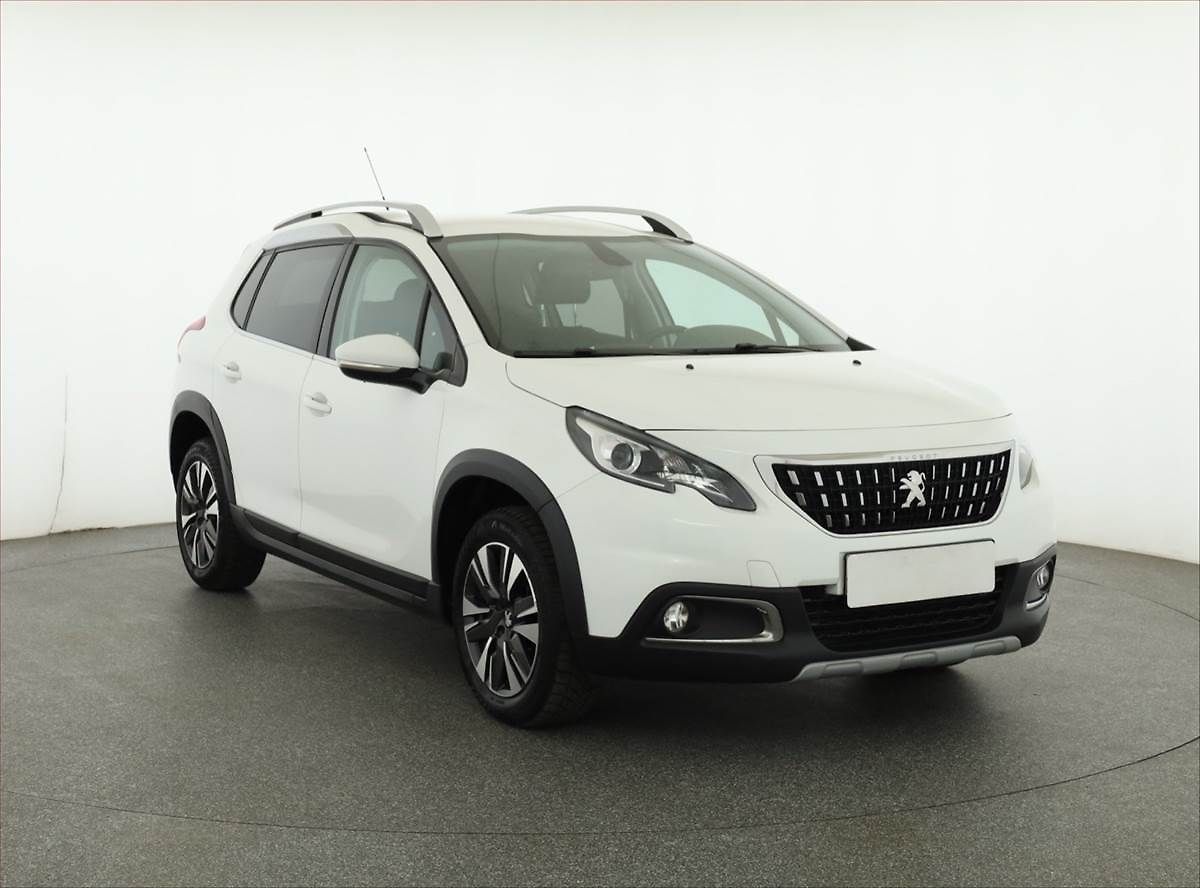 Peugeot 2008 1.2 PureTech, ČR,1.maj