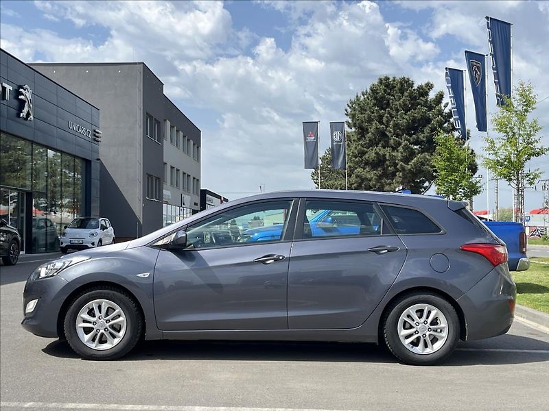 Hyundai i30 1,6 i  Trikolor Komfort - fotka 8 z 22