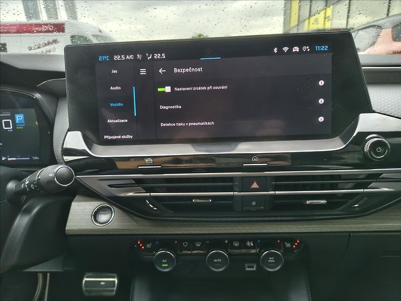 Citroën C5 X 1,6   SHINE Pack hybrid 225k - fotka 18 z 29