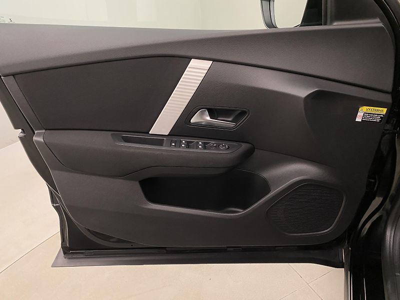 Citroën C4 1.2 PURETECH 74kW CZ - fotka 7 z 39