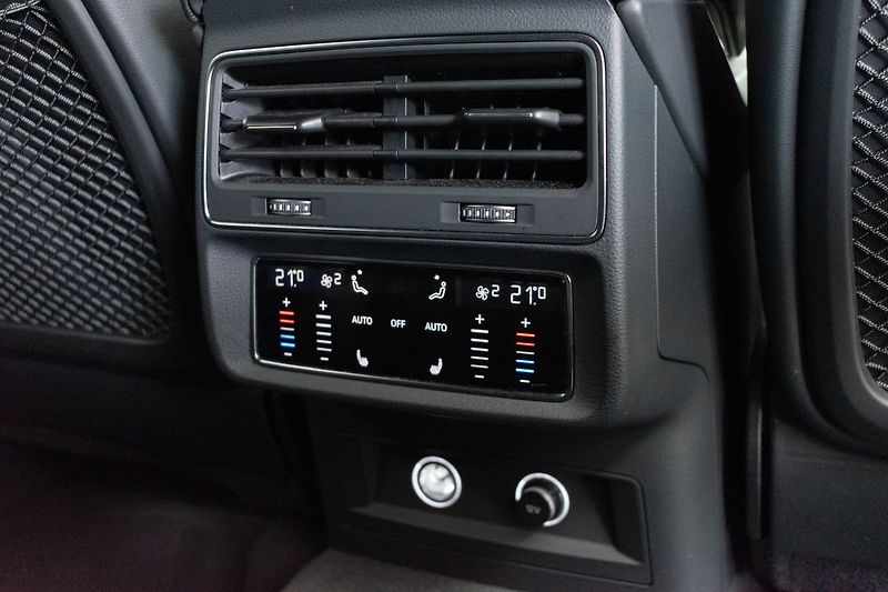 Audi Q7 50 TDI 4x4*S-LINE*7.MÍST*TAŽNÉ - fotka 15 z 51