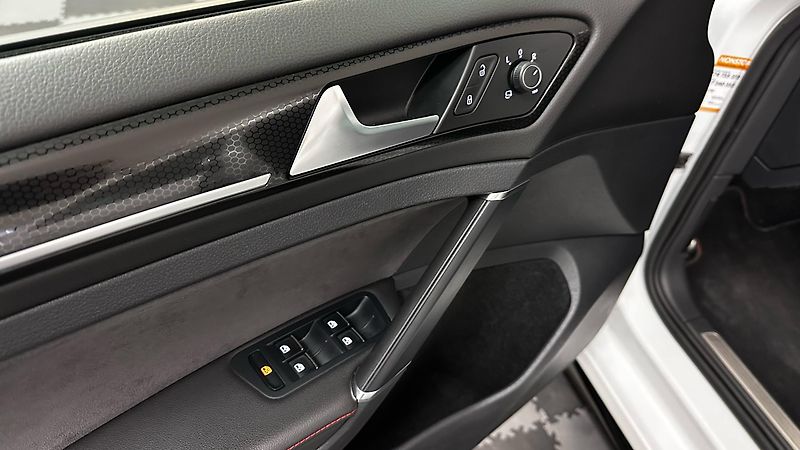 Volkswagen Golf RECARO / REMUS / TOP STAV - fotka 30 z 43