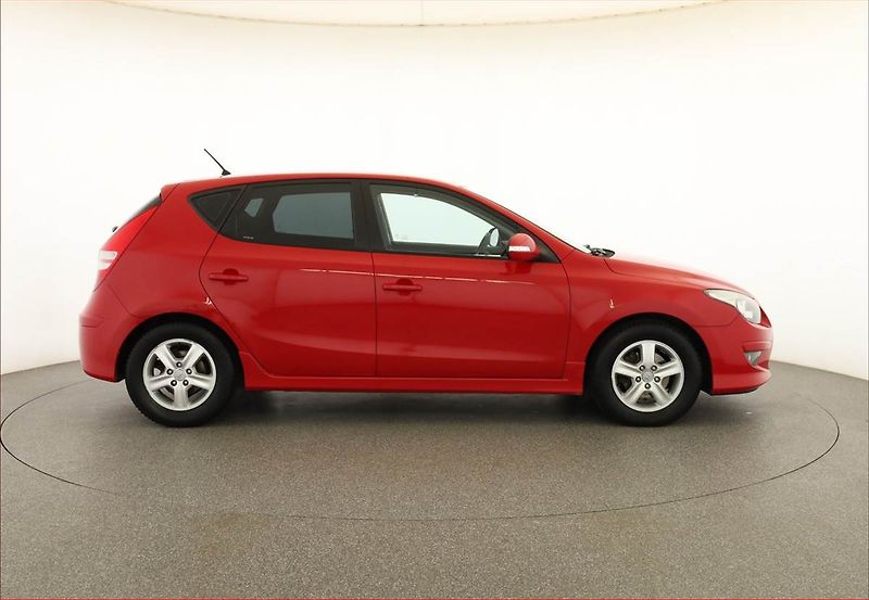Hyundai i30 (2011) 1.6 CRDi, Serv.kniha - fotka 6 z 13