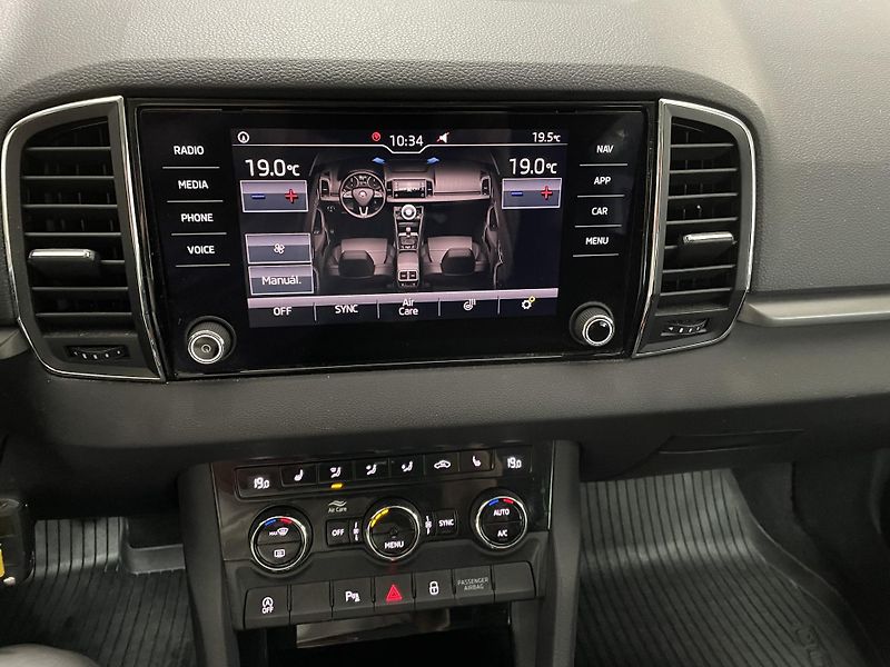Škoda Karoq 1.5 TSi 125 YEARS ČR 1.MAJ SER - fotka 26 z 31