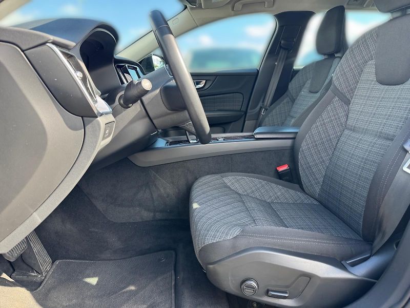 Volvo V60 (2022) CORE B3 MHEV 120kW CZ DPH - fotka 7 z 11