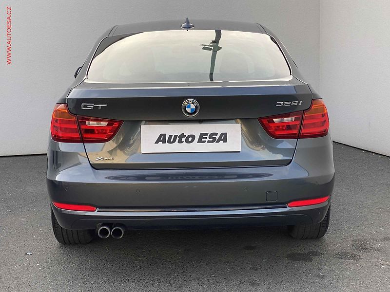 BMW Řada 3 (2015) 2.0T 328i xDrive, Sport, AT - fotka 5 z 20