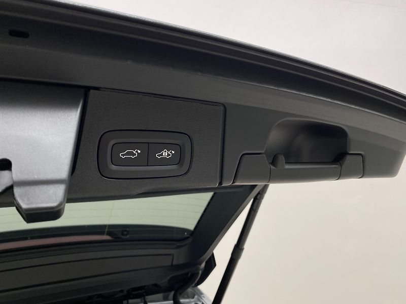 Volvo XC60 B5 AWD ULTRA CZ 1.maj - fotka 22 z 52